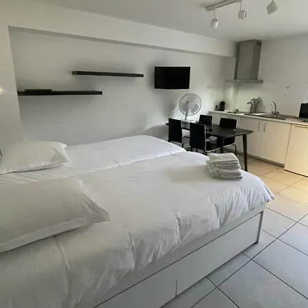 Petit Apartment *